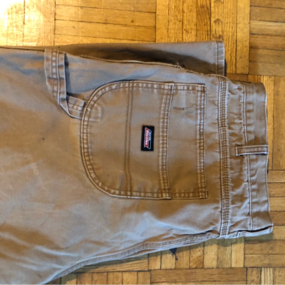 Tan cargo Dickie size 40